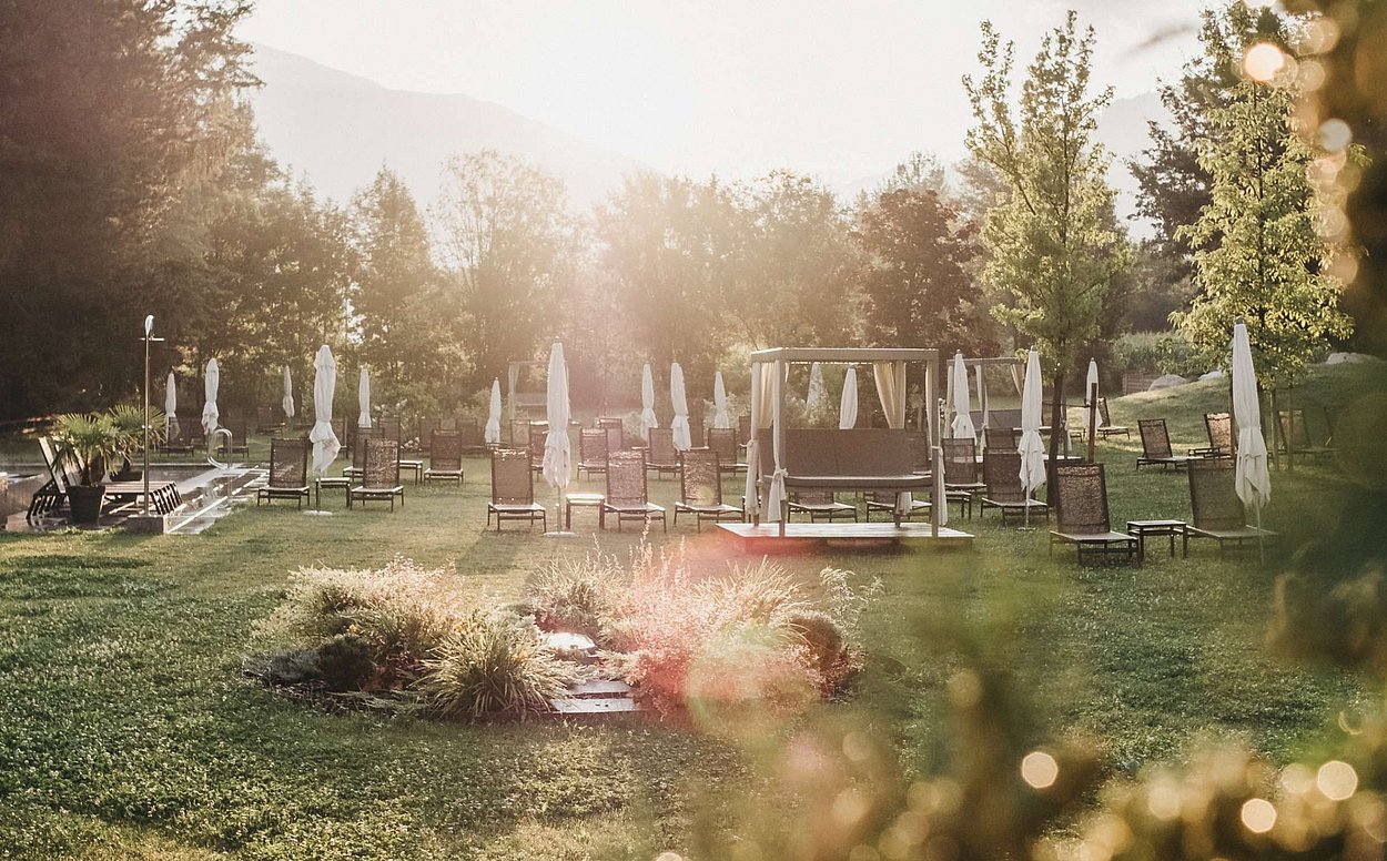 Spa Hotel Kronplatz: Rudolf, where happiness is at home Take a walk in Rudolf's garden, admire the beauty of nature. Bathe in the heated outdoor pool or the warmth of the whirlpool in your spa hotel Kronplatz.